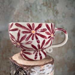 Schnörkeltasse mit weinroten Blüten - 2nd